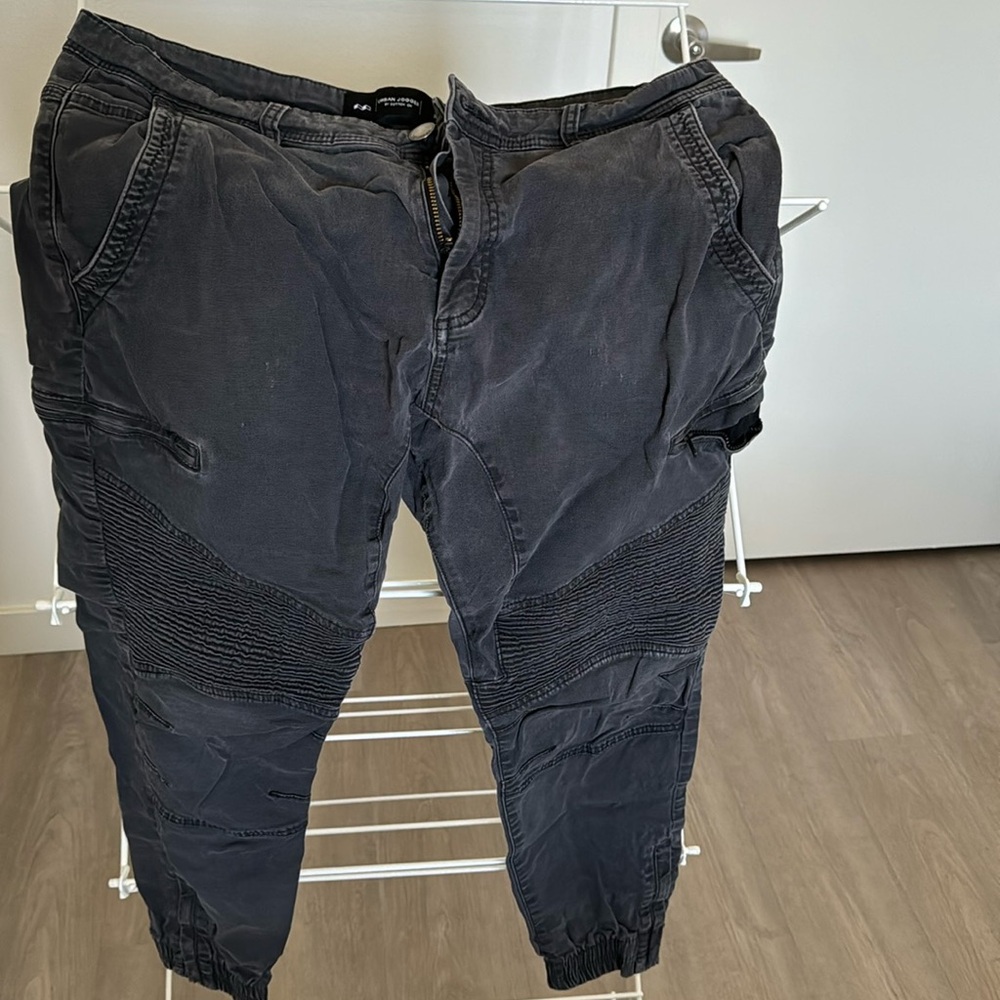 Men’s urban jogger by CottonOn